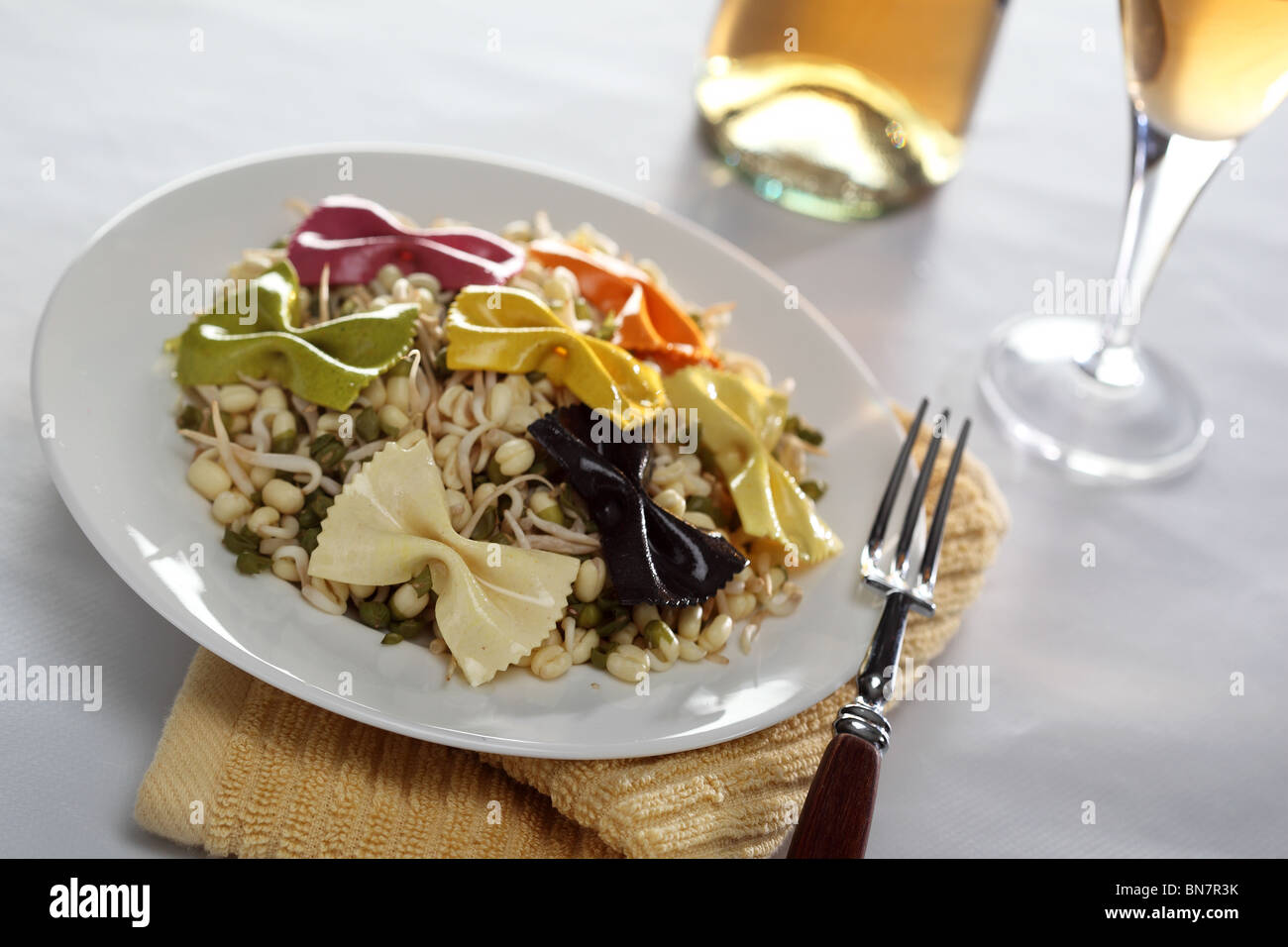 Macaroni la pasta salad Stock Photo - Alamy