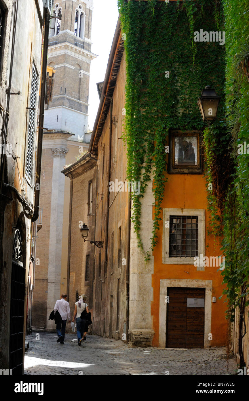 A couple walking in narrow alleyway in the Centro Storico district of Rome Stock Photo