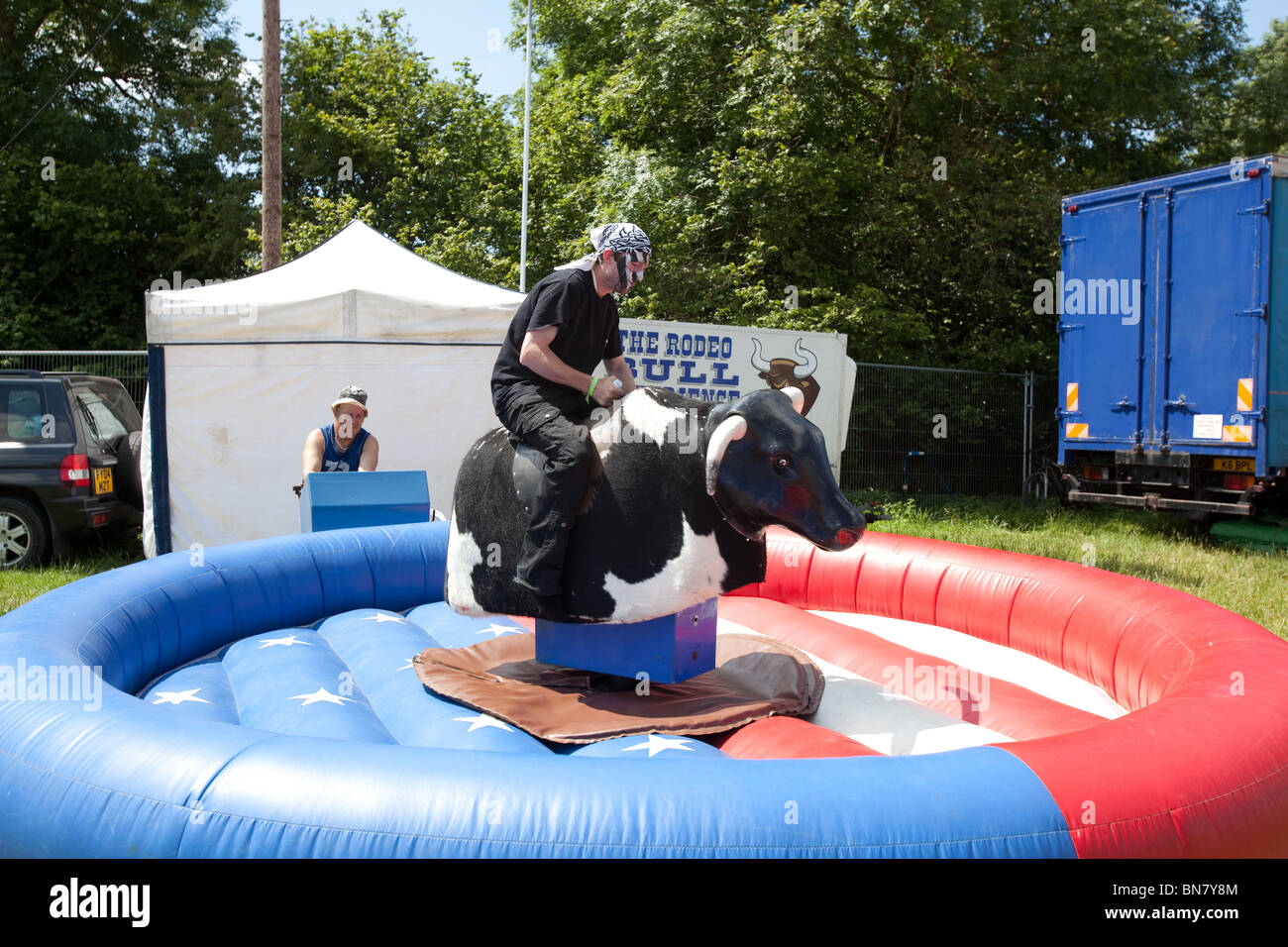 Bull ride hi-res stock photography and images - Alamy