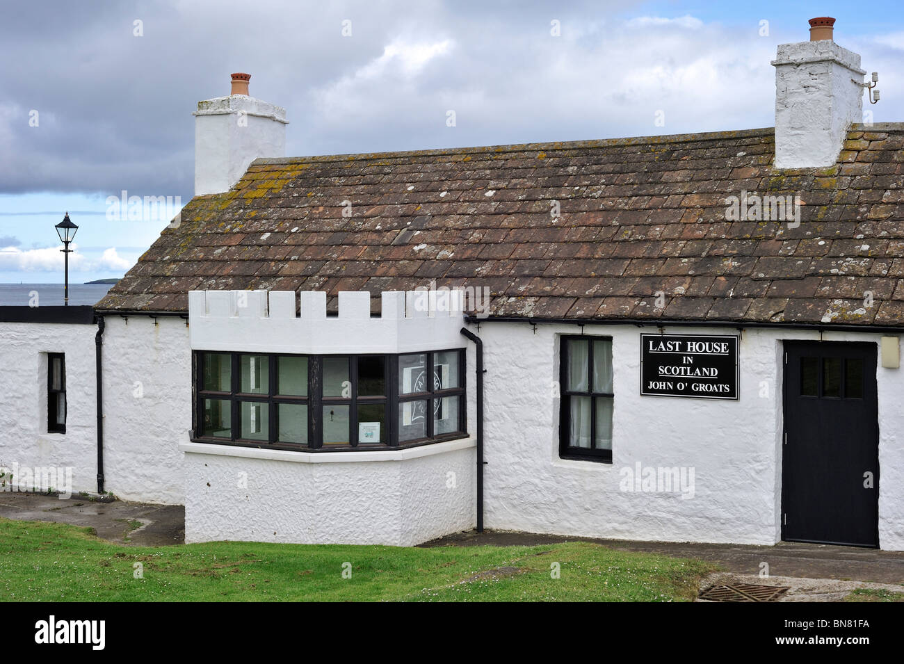 The last house on mainland Scotland at John o' Groats, Highlands, Caithness, UK Stock Photo
