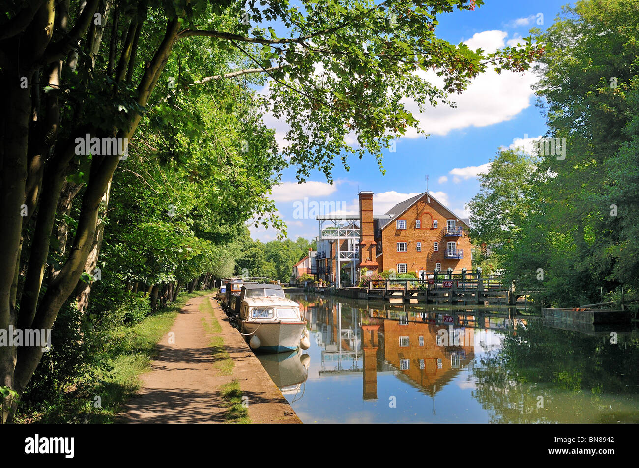Weybridge surrey hires stock photography and images Alamy
