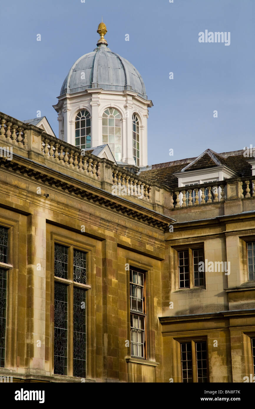 Roof top / rooftops / rooftop / above corne orner in the interior of Clare College 's courtyard / quadrangle. Cambridge Universi Stock Photo