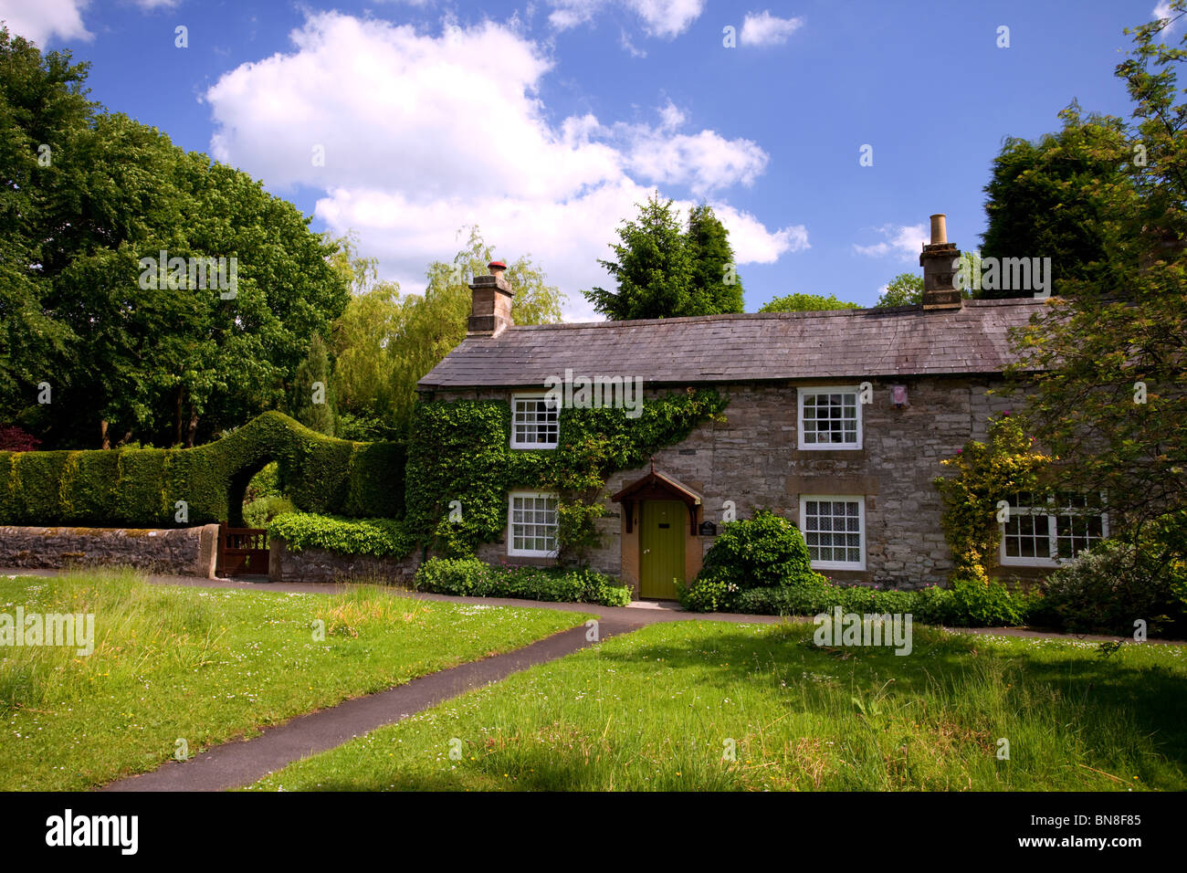 Houses/cottages in the Peak District village of Ashford in the Water