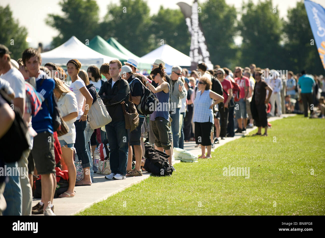First day queue in Wimbledon Park during the Wimbledon Tennis Championships 2010 Stock Photo Alamy