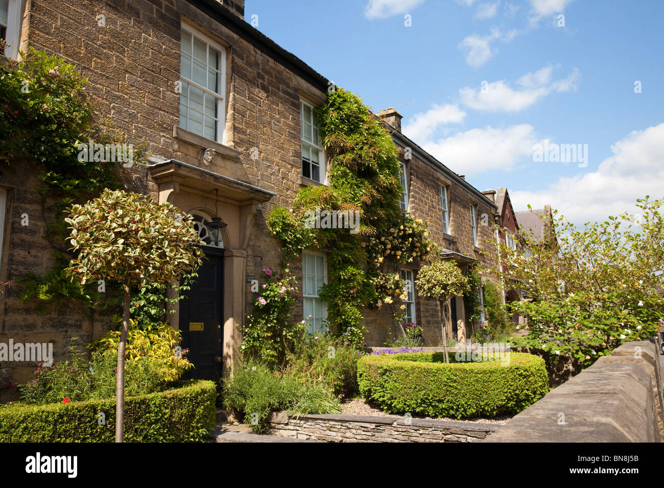 Houses/cottages in the Peak District village of Ashford in the Water