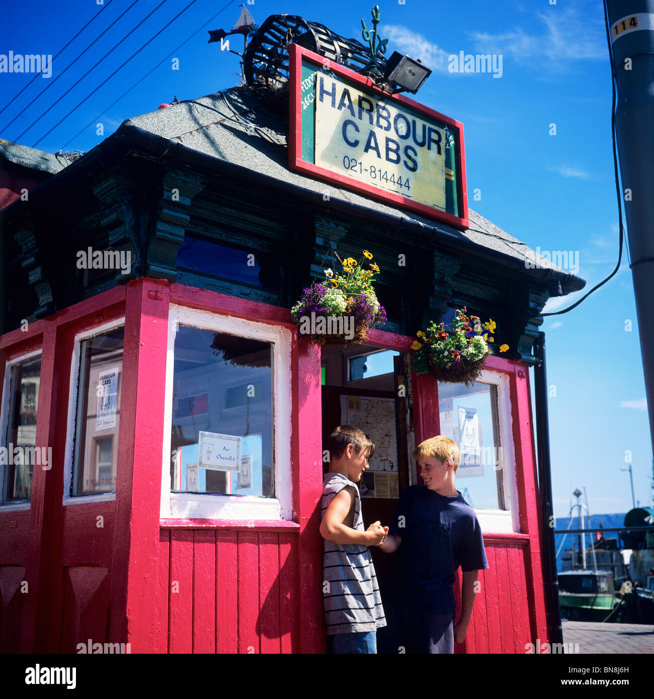 2 BOYS AT HARBOUR CABS CABMEN'S SHELTER COBH COUNTY CORK IRELAND Stock Photo Alamy