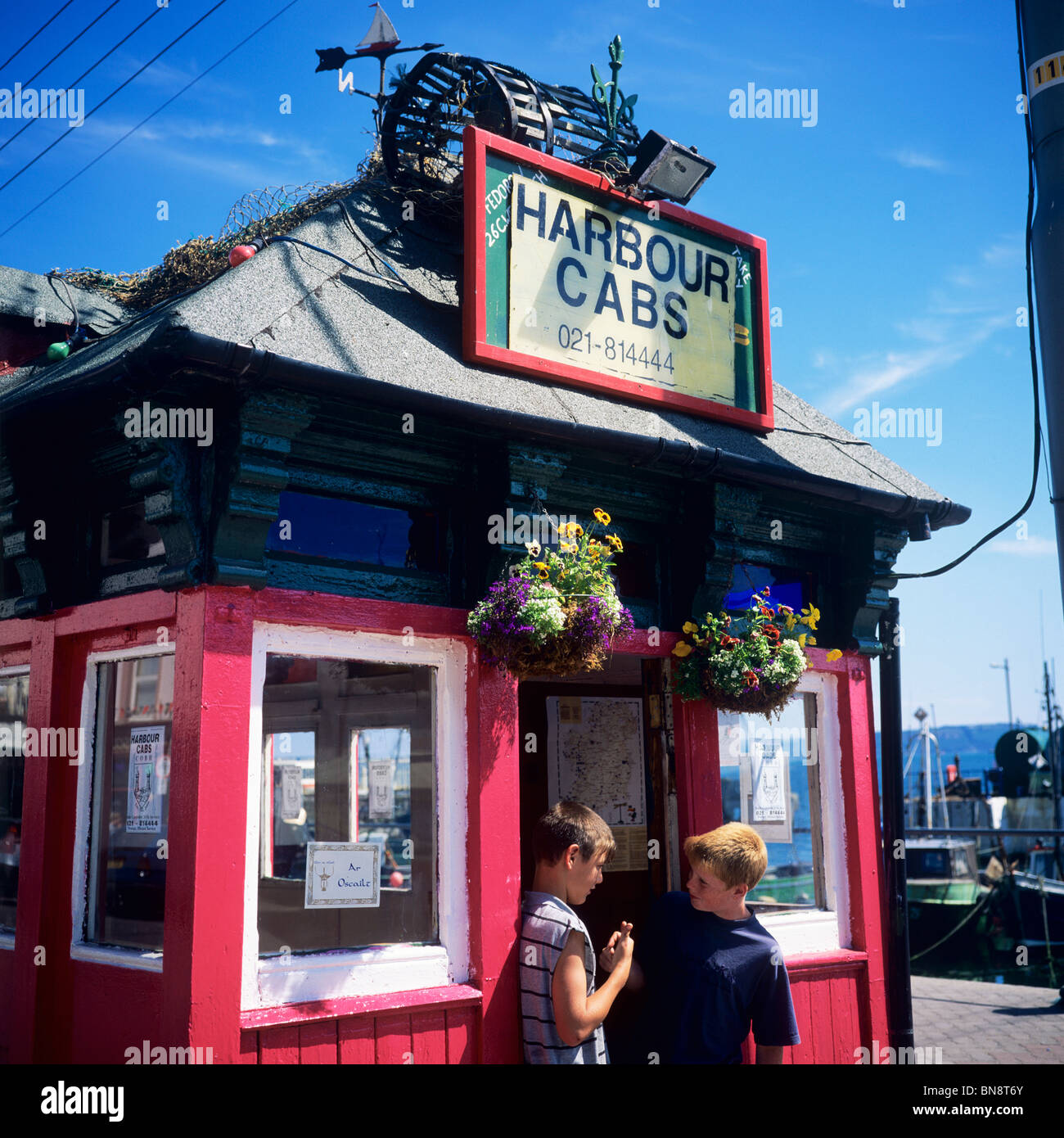 2 BOYS AT HARBOUR CABS CABMEN'S SHELTER COBH COUNTY CORK IRELAND Stock Photo Alamy