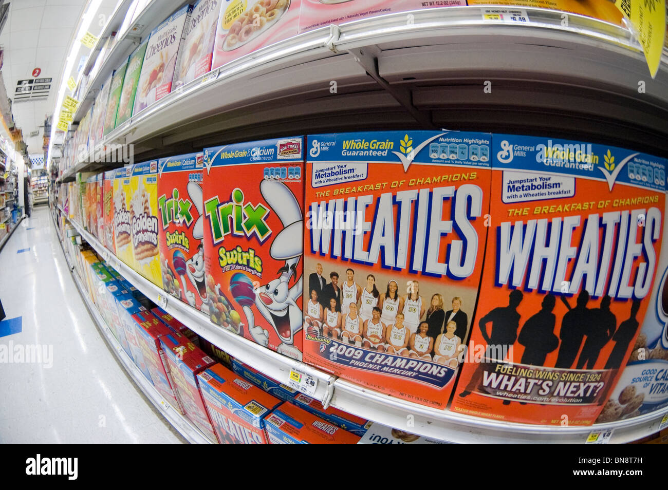 Boxes of General Mills breakfast cereals including Wheaties and Trix displayed on supermarket shelves Stock Photo