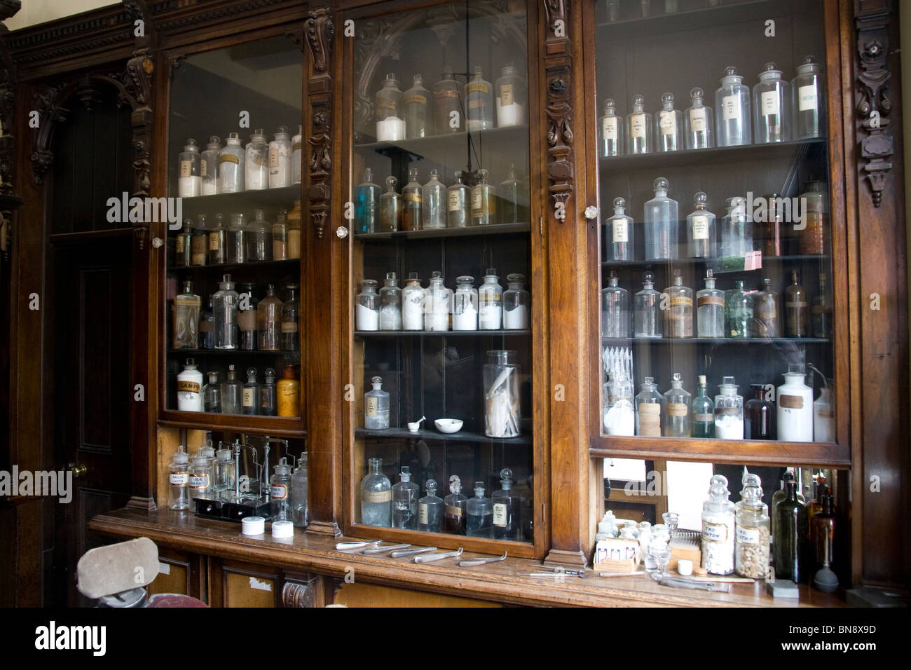 Victorian Pharmacy Stock Photos &amp; Victorian Pharmacy Stock Images - Alamy