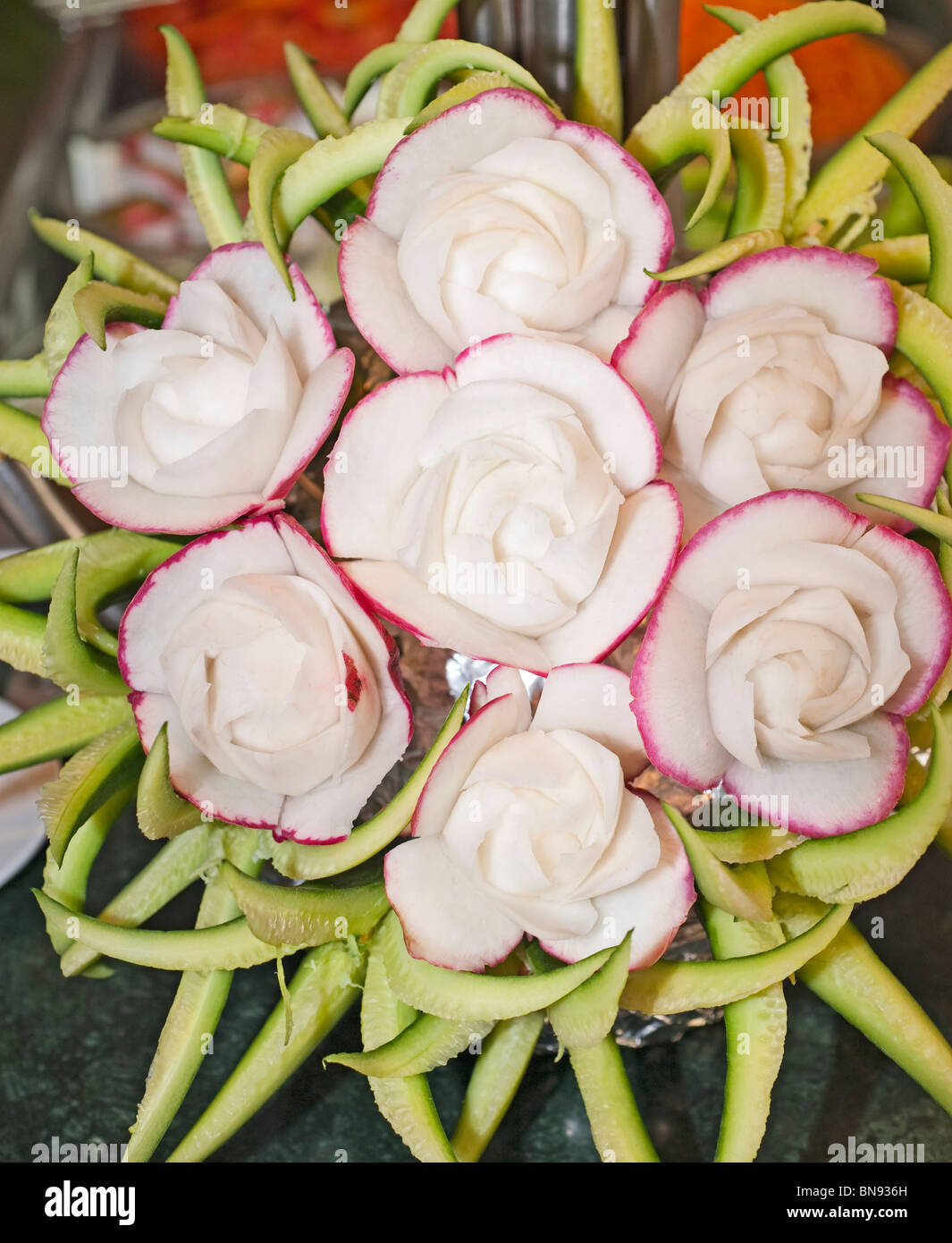 https://c8.alamy.com/comp/BN936H/flower-salad-decoration-made-from-radish-and-cucumber-BN936H.jpg