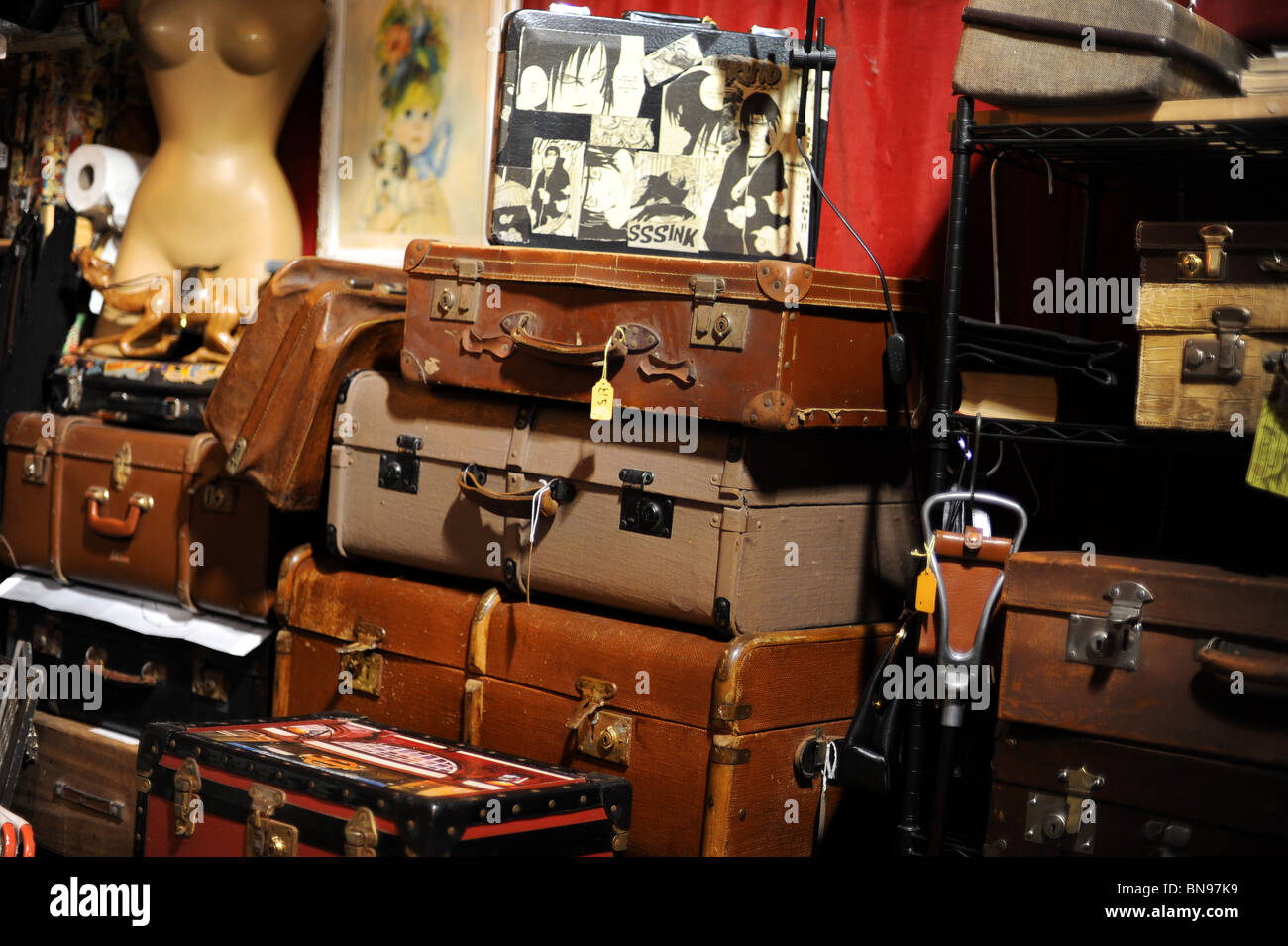 https://c8.alamy.com/comp/BN97K9/old-suitcases-on-display-in-shop-at-camden-market-london-BN97K9.jpg