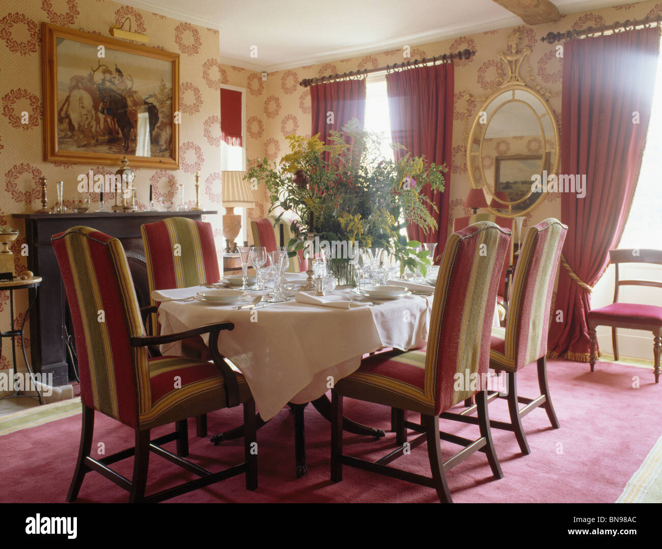 Traditional settings wallpaper hi-res stock photography and images - Alamy Traditional settings wallpaper hi-res stock photography and images - Alamy