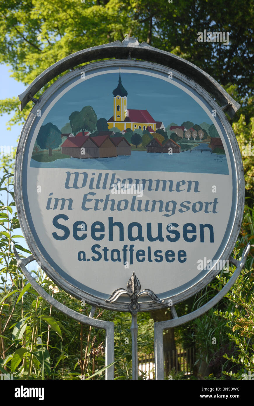 Willkommen (welcome) sign, Seehausen am Staffelsee, Garmisch-Partenkirchen, Oberbayern,  Bavaria, Germany Stock Photo