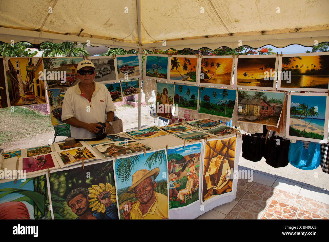 market trader selling oil paintings in Cuba Stock Photo Alamy