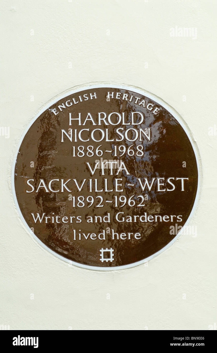 Harold Nicolson and Vita Sackville-West lived here in Mozart Terrace London SW1. Ebury Street. London English Heritage plaque. 2010 UK 2010s HOMER SYKES Stock Photo