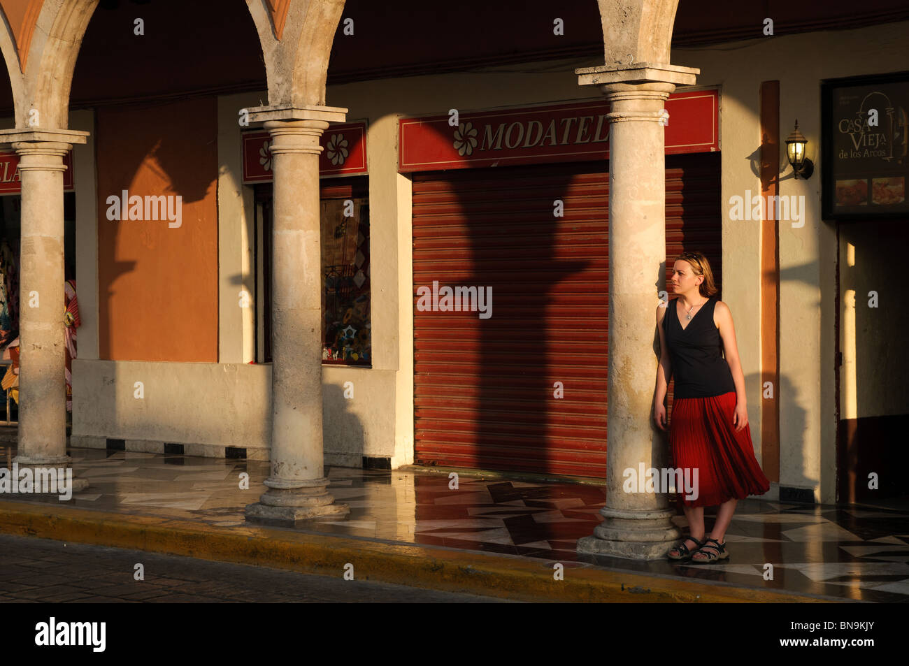 Attractive mexican woman hi-res stock photography and images - Alamy