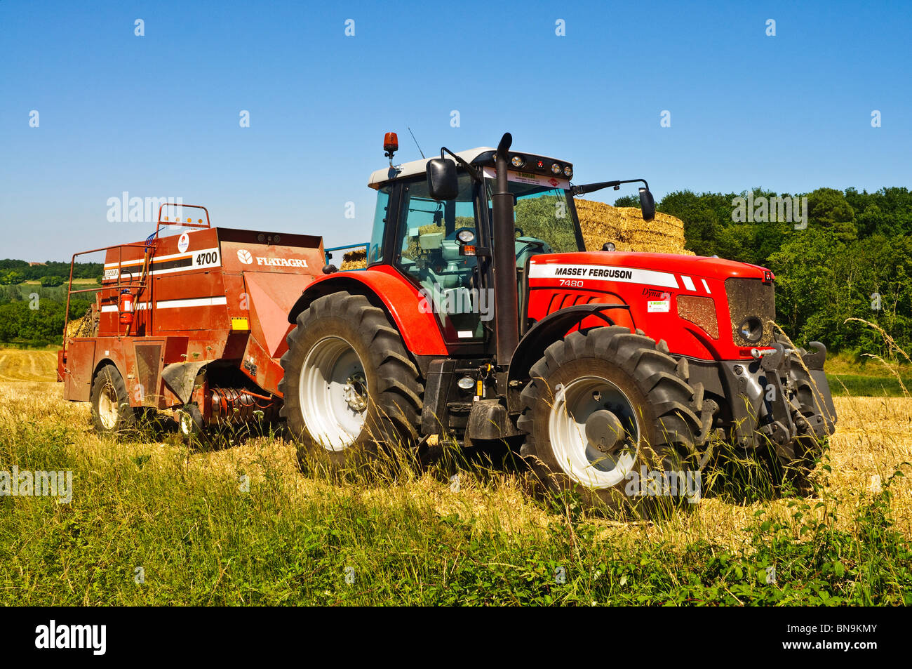 Massey Ferguson 7480 Dyna VT tractor and Fiatagri 4700 straw baler - sud-Touraine,