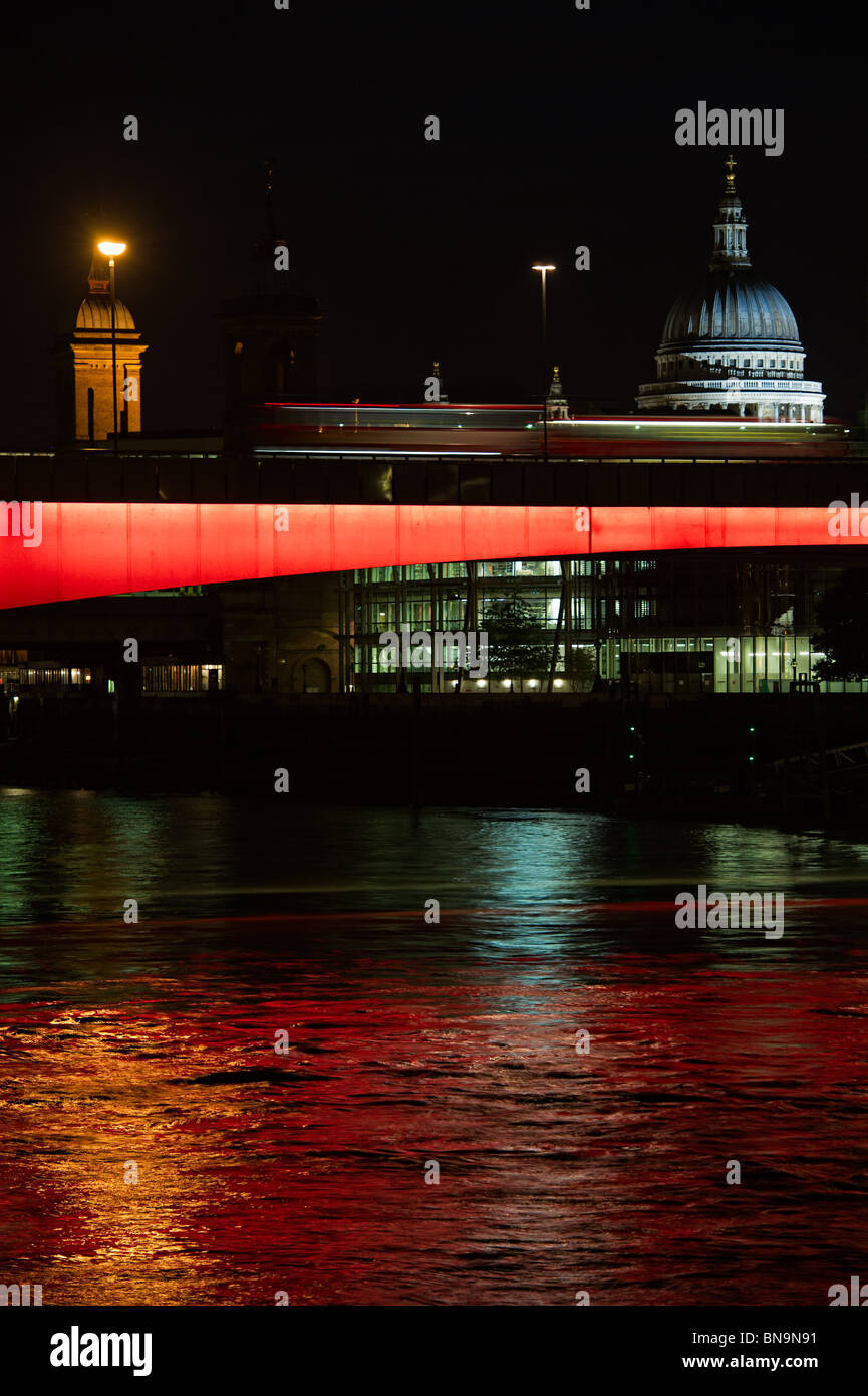Illuminated buses and bridges hi-res stock photography and images - Alamy