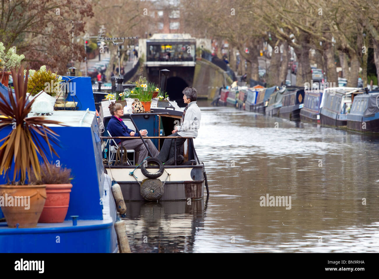 People man regents canal hi-res stock photography and images - Alamy