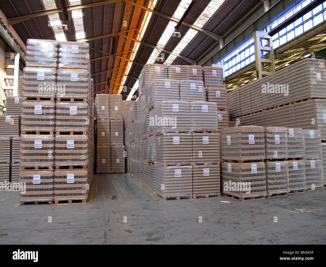 Pallet of glass bottles hires stock photography and images Alamy
