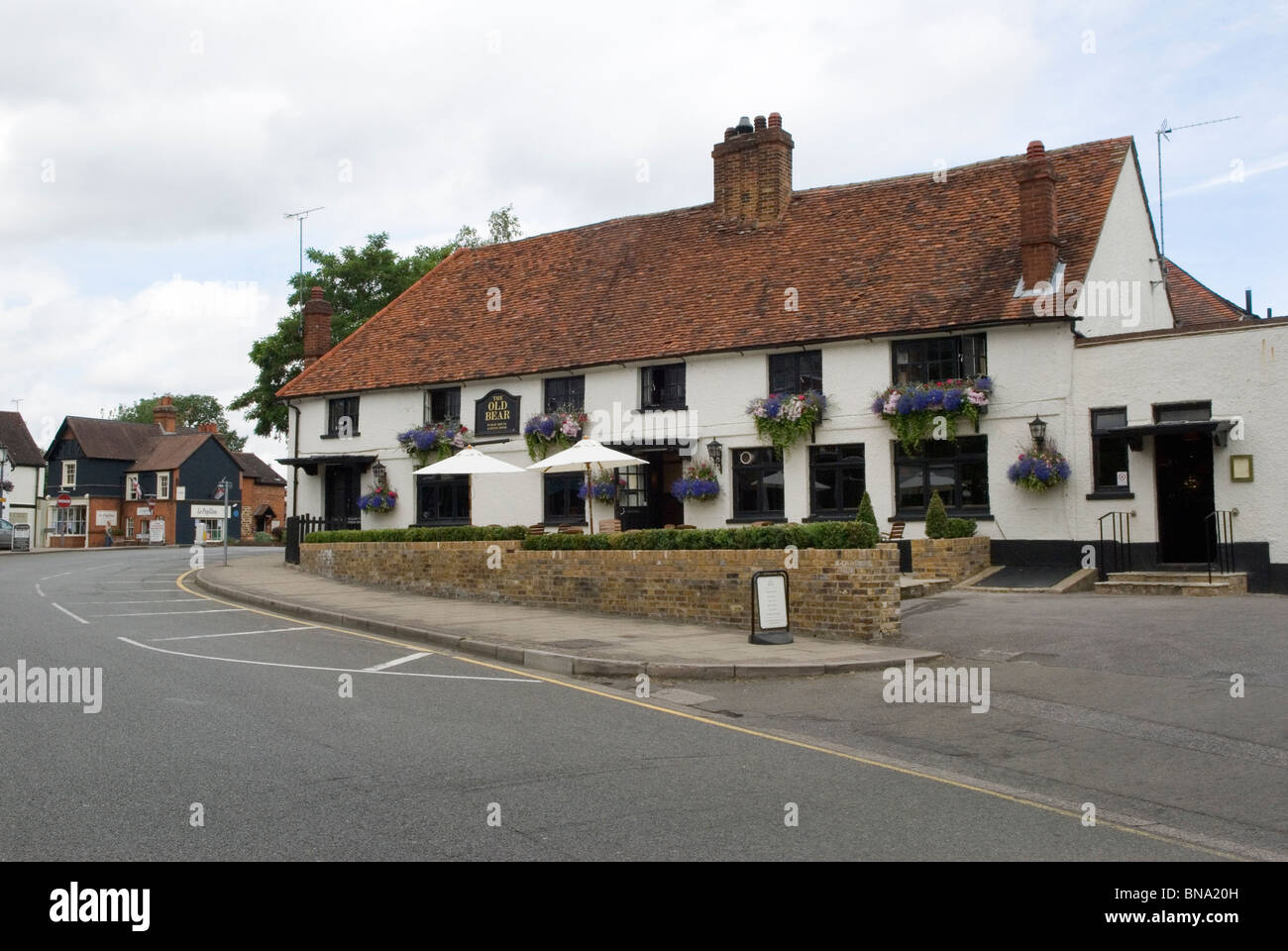 The old bear pub cobham hires stock photography and images Alamy