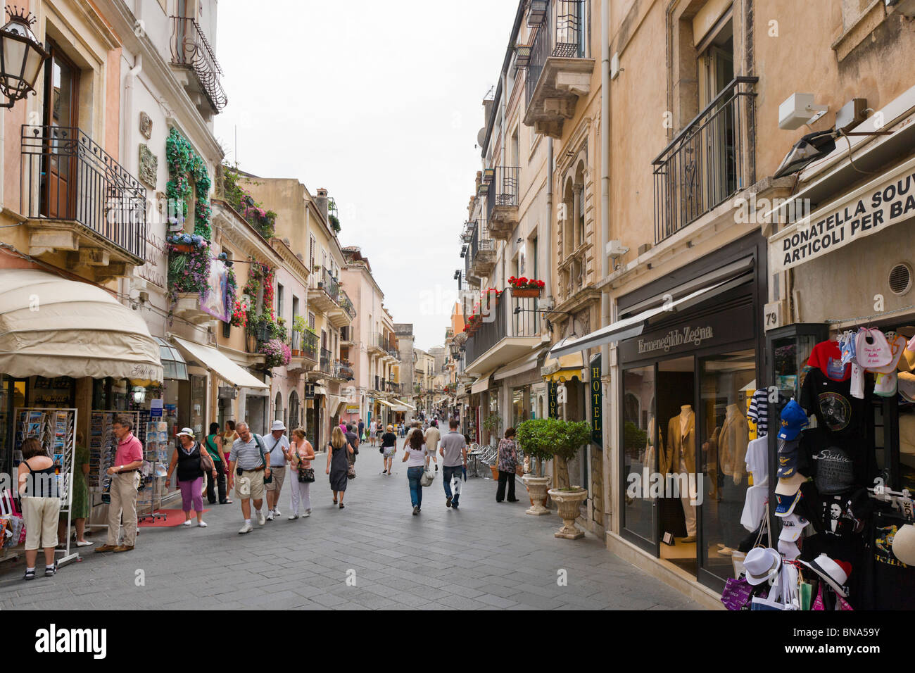 Taormina shopping hi-res stock photography and images - Alamy