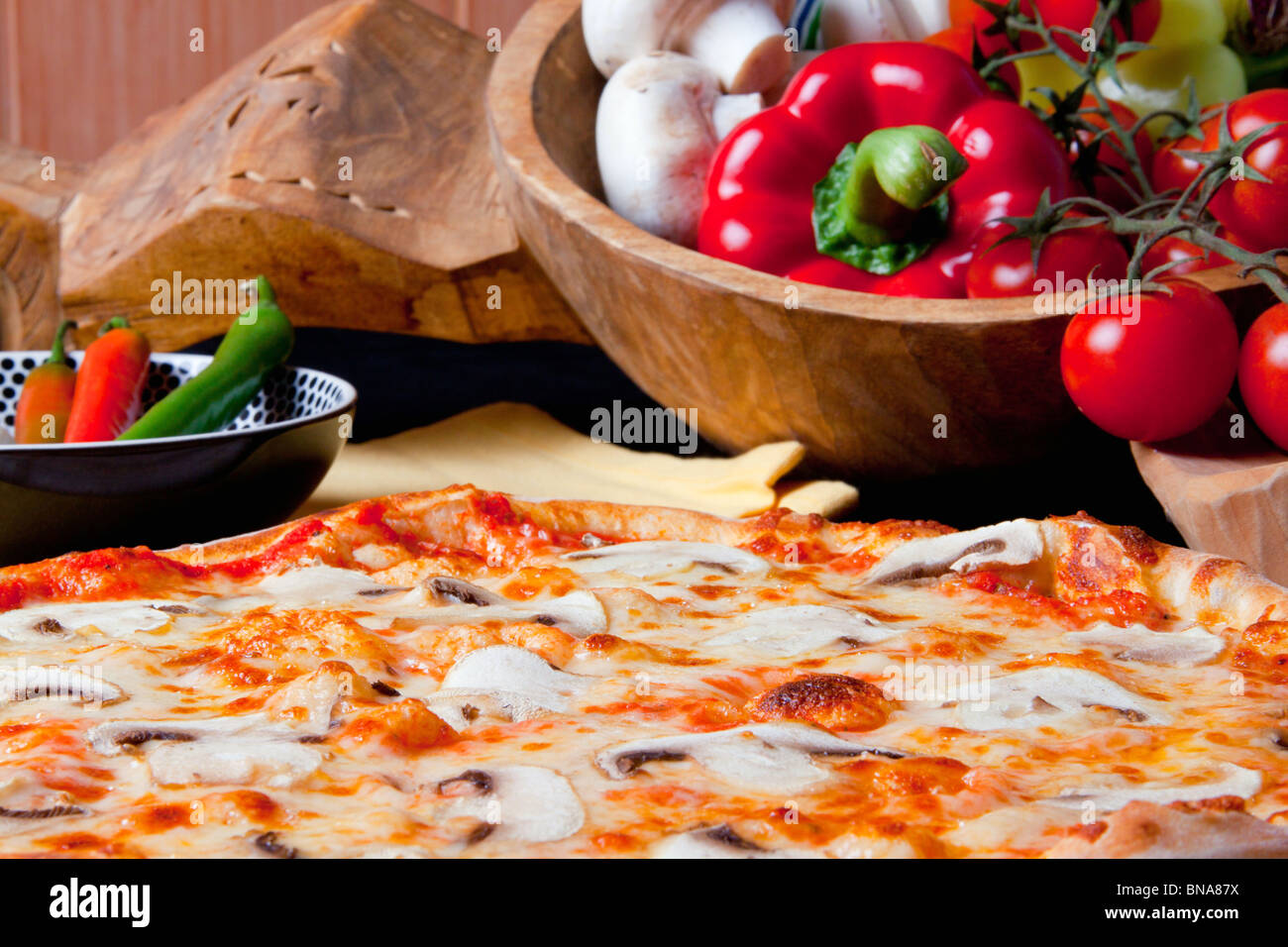pizza con funghi e prosciutto