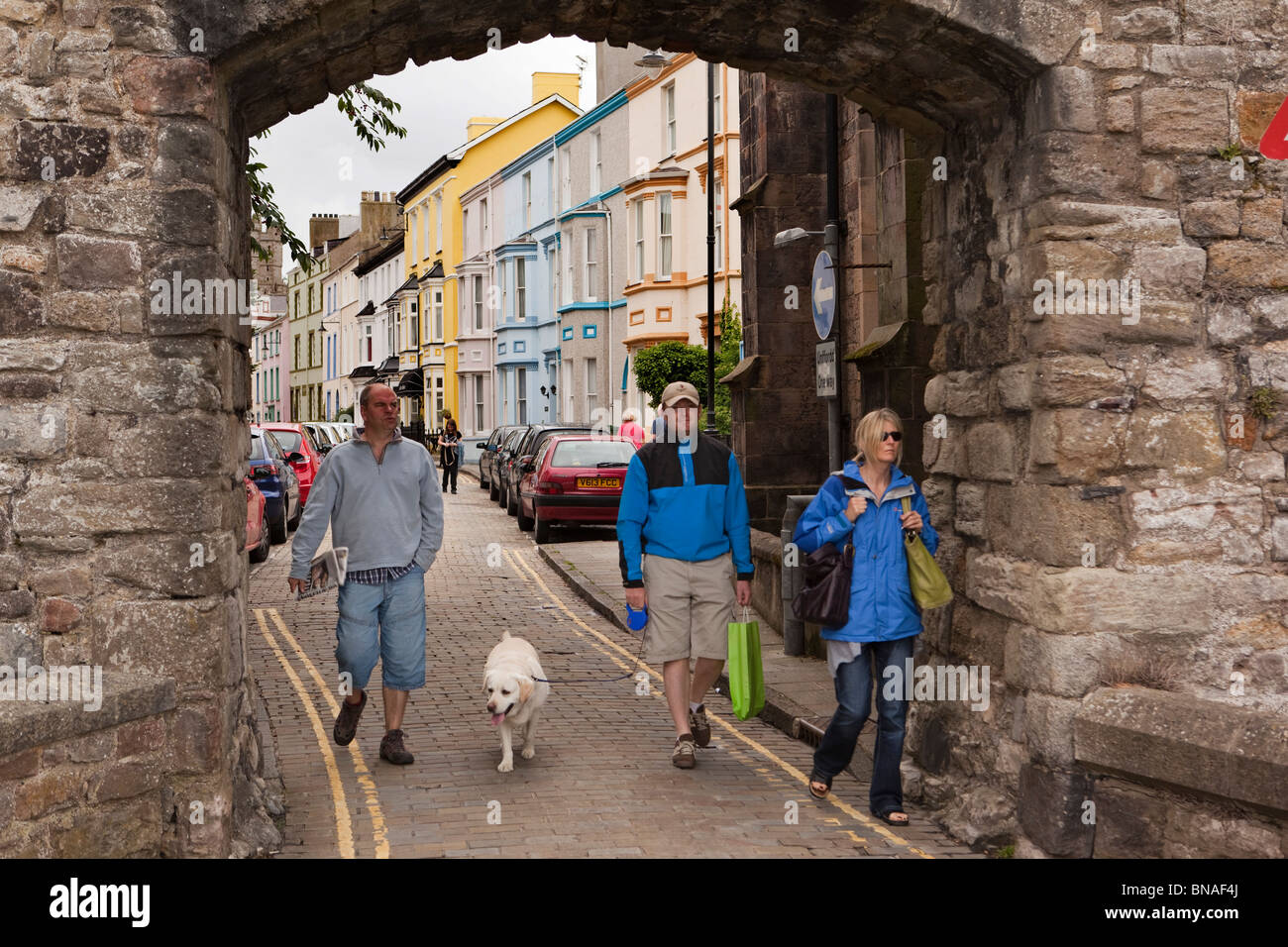 UK, Wales, Gwynedd, Caernarfon, walled town, Church Street, gate in old