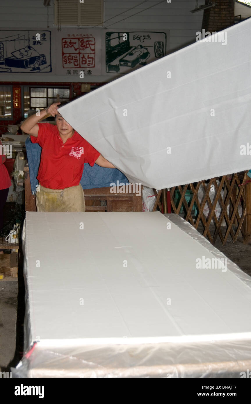 Papermaking hires stock photography and images Alamy