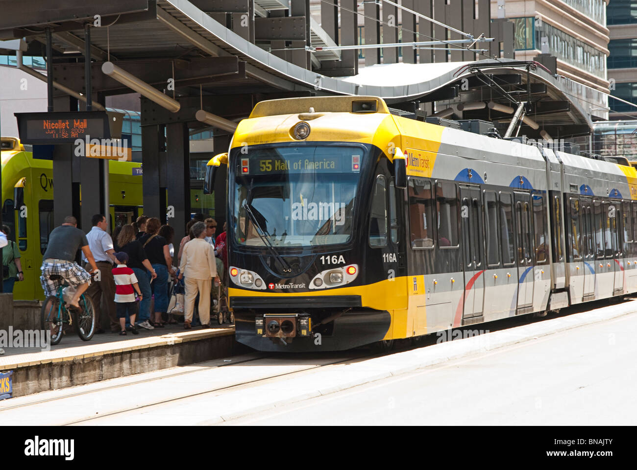 Passengers boarding metro train hires stock photography and images Alamy