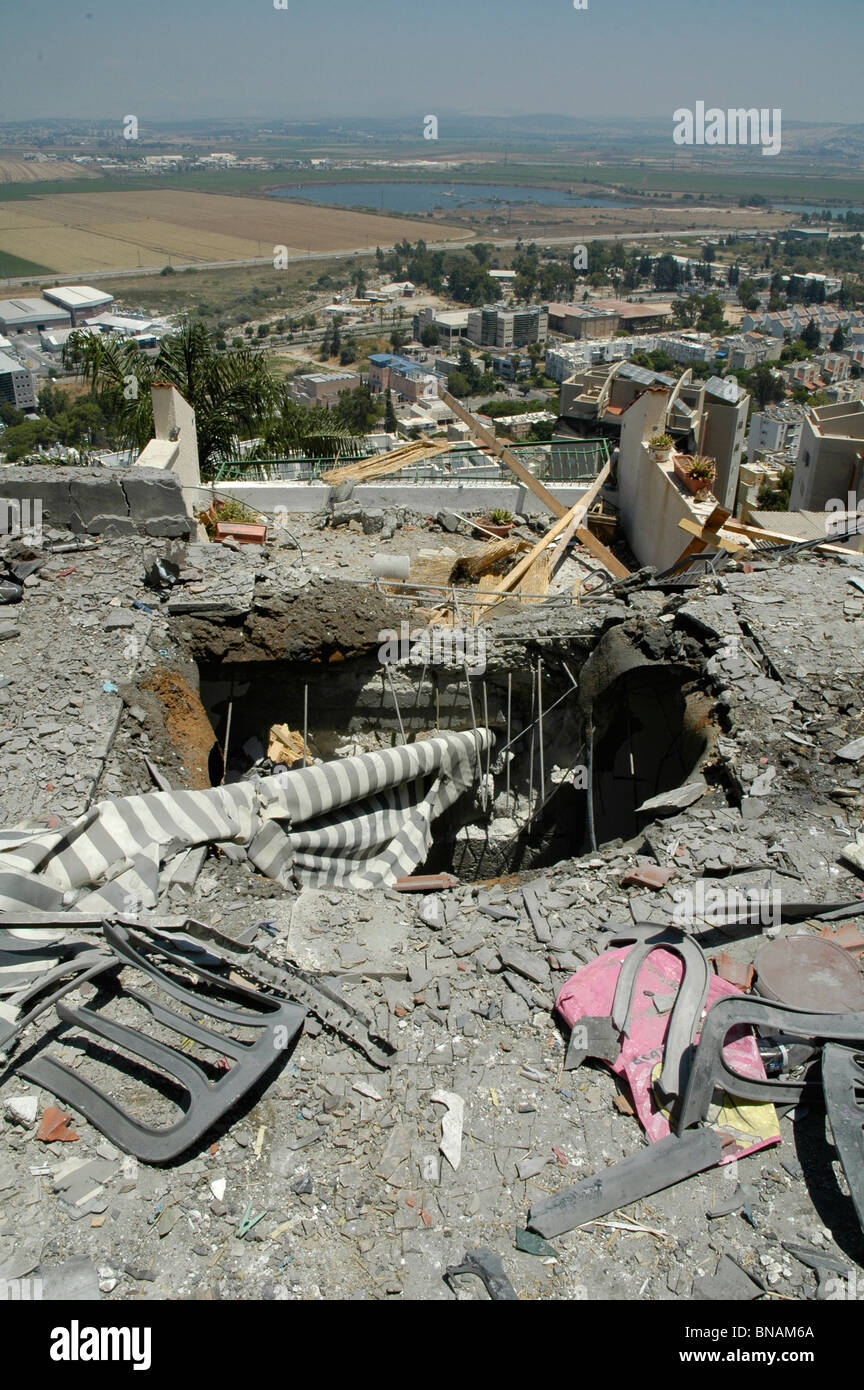 View of a rubble of a destroyed residential building after it sustained a direct hit from a Hezbollah grad rocket fired from Lebanon in the the city of Haifa during the Israel - Hezbollah war Stock Photo