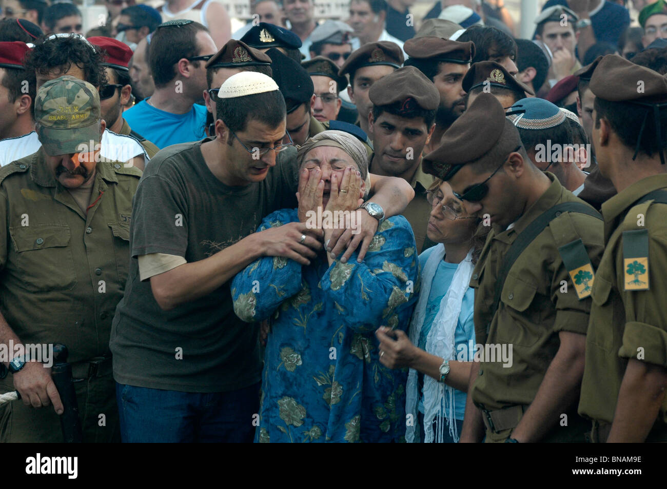 An Israeli mourner weeps in the cemetery of Safed during the funeral of an Israel soldier from the Golani brigade killed by Hezbollah during Israel - Hezbullah war in Lebanon. Stock Photo