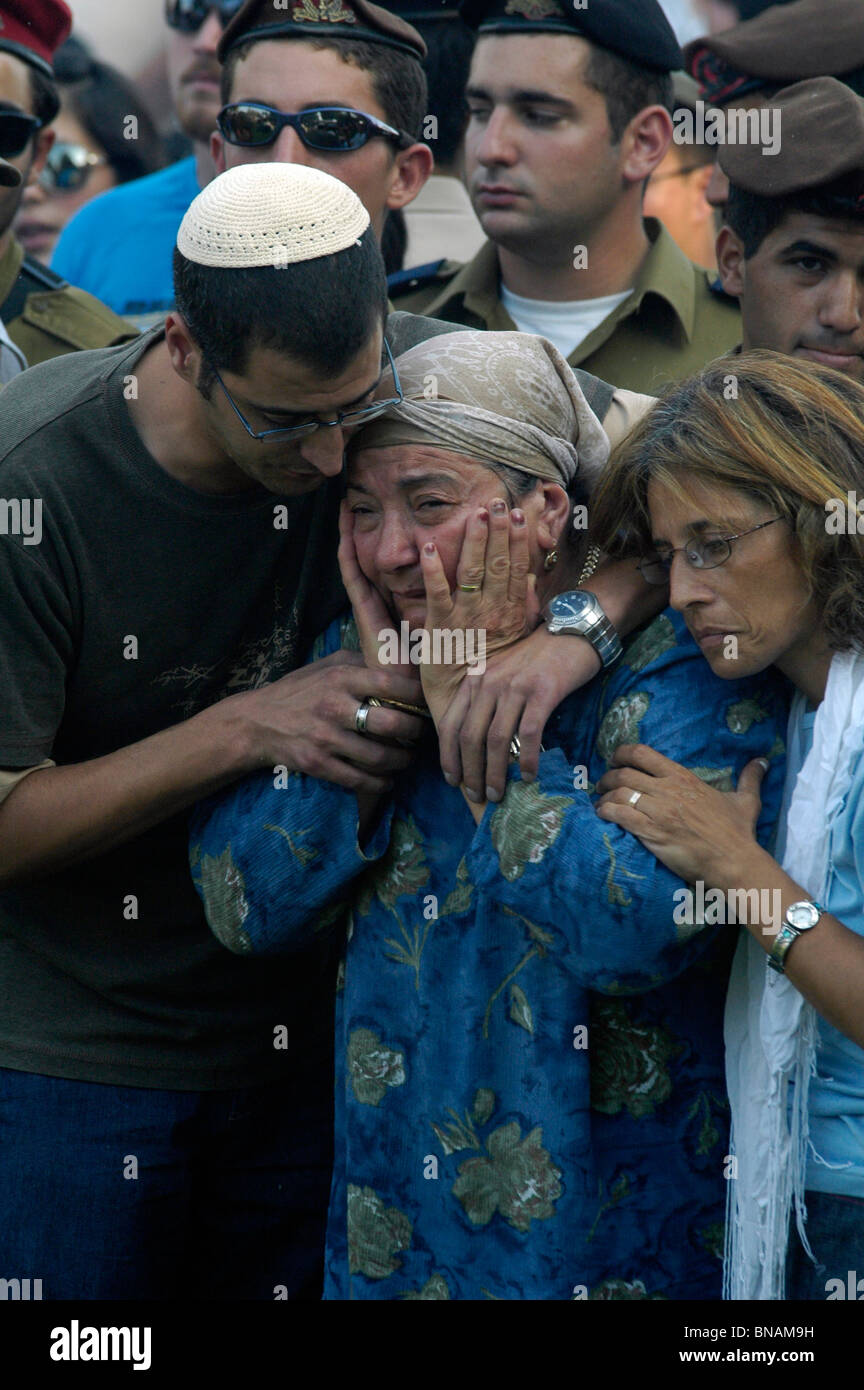 An Israeli mourner weeps in the cemetery of Safed during the funeral of an Israel soldier from the Golani brigade killed by Hezbollah during Israel - Hezbullah war in Lebanon. Stock Photo