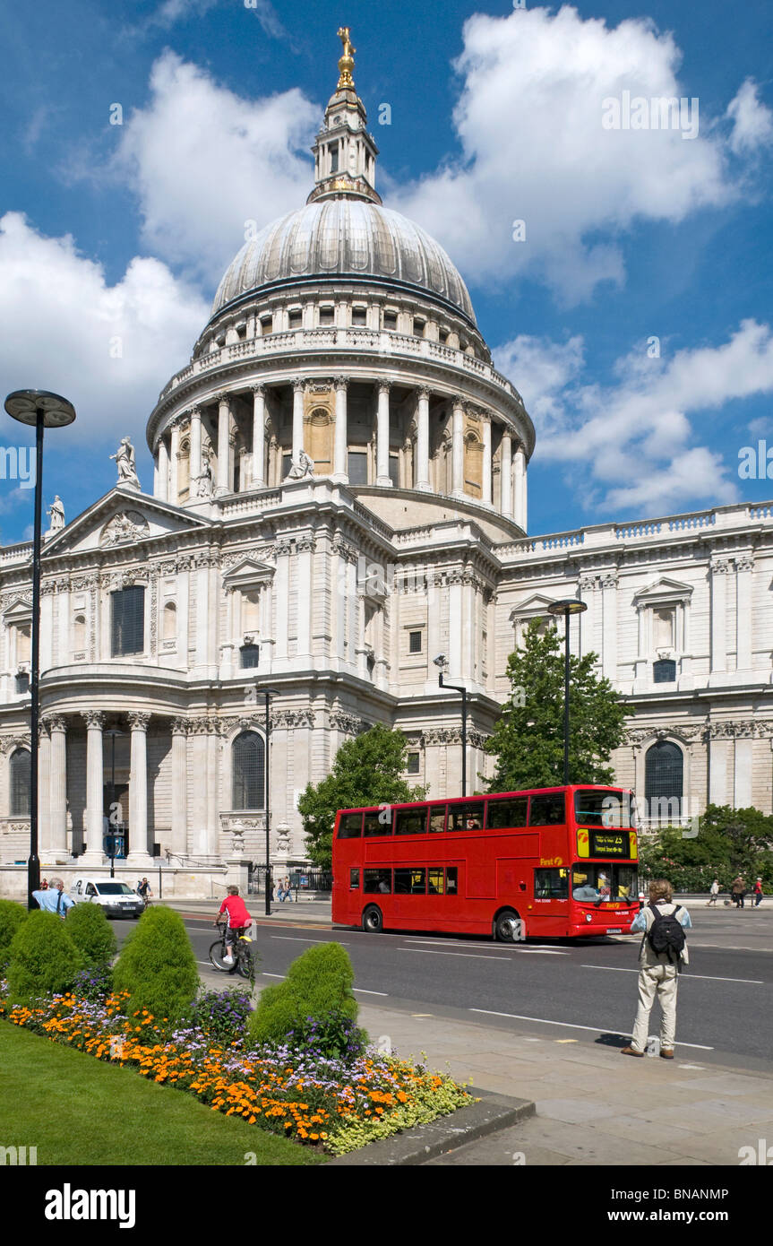 St Pauls Cathedral and London red bus Stock Photo