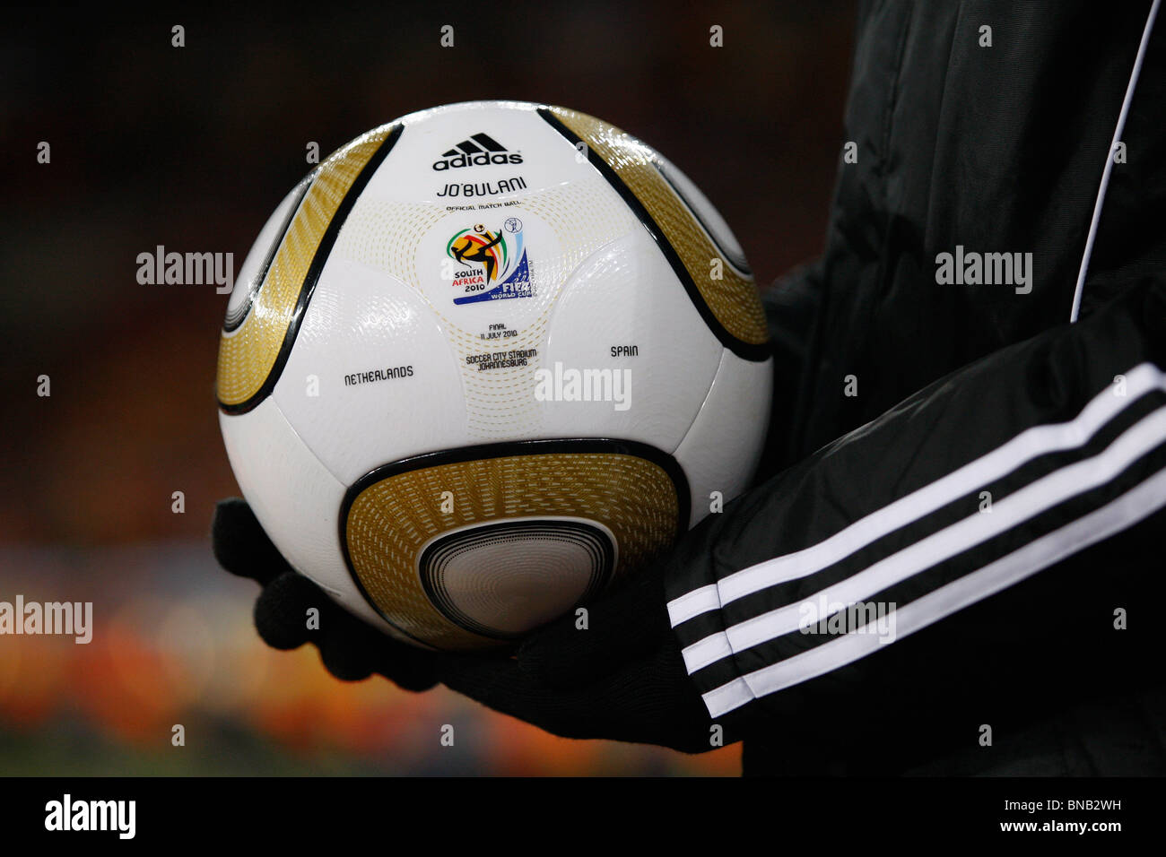 THE WORLD CUP FINAL BALL NETHERLANDS V SPAIN SOCCER CITY JOHANNESBURG SOUTH AFRICA 11 July 2010 Stock Photo