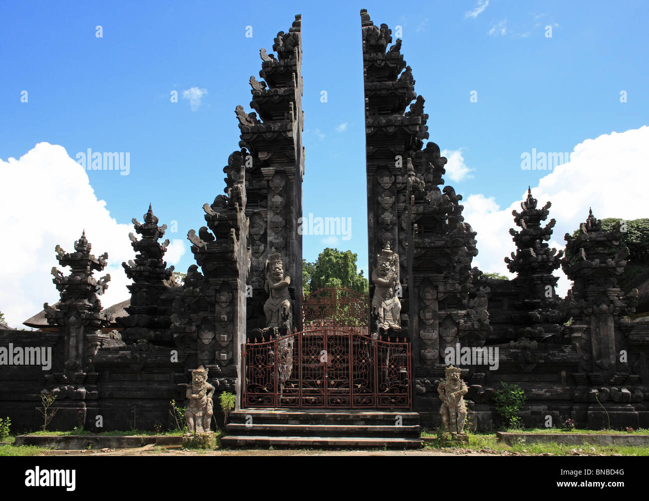 Entrance to Pura Agung Gunung Raung Temple at Taro, near Ubud, Bali. These split gates are called Candi Bentar. Stock Photo