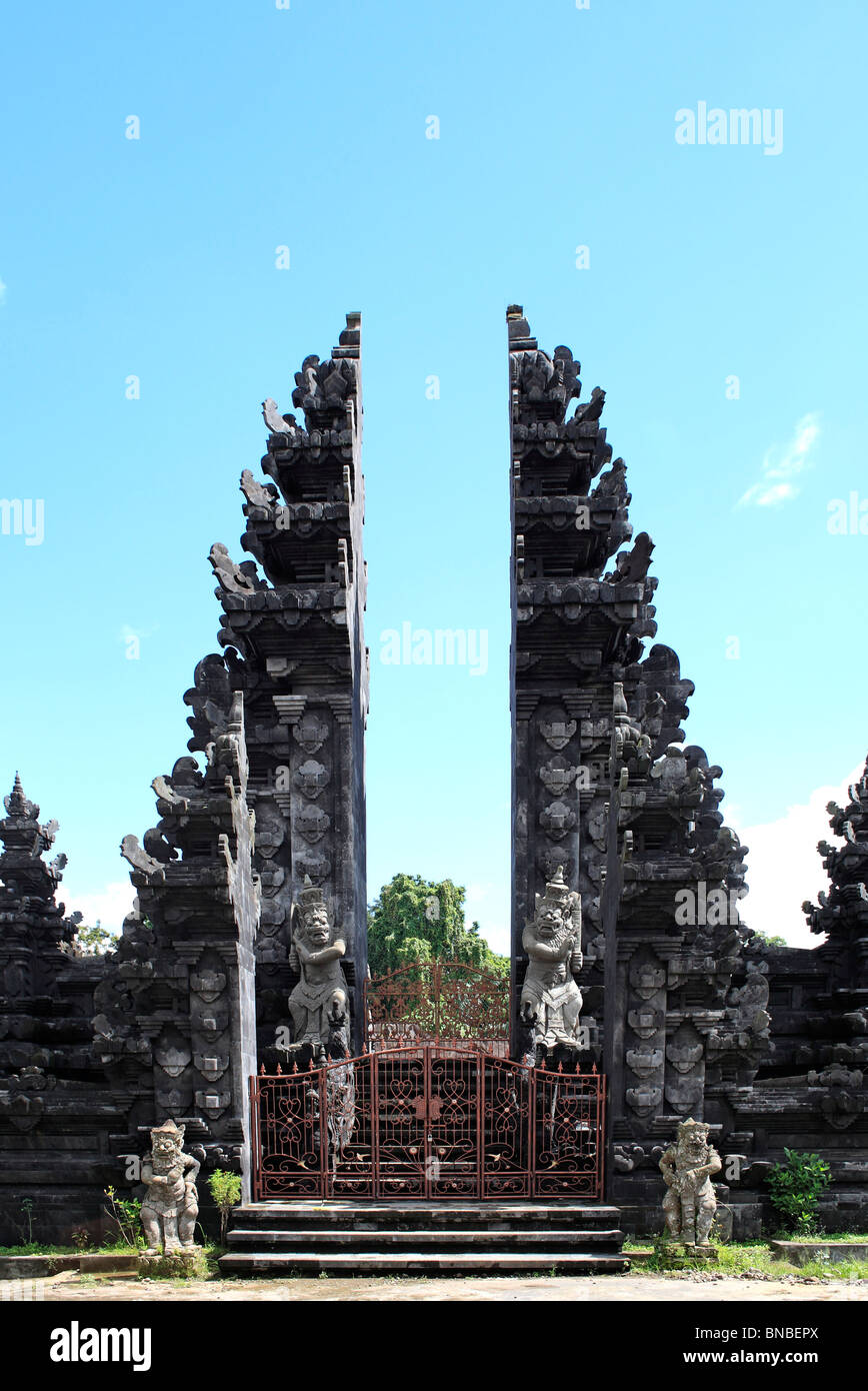 Entrance to Pura Agung Gunung Raung Temple at Taro, near Ubud, Bali. These split gates are called Candi Bentar. Stock Photo