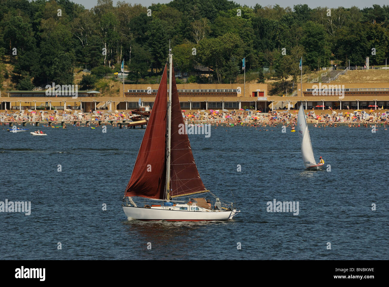 Boats sailing in front of Strandbad Wannsee lido. Am Grossen Wannsee lake, Zehlendorf district, Berlin, Germany, Europe. Stock Photo