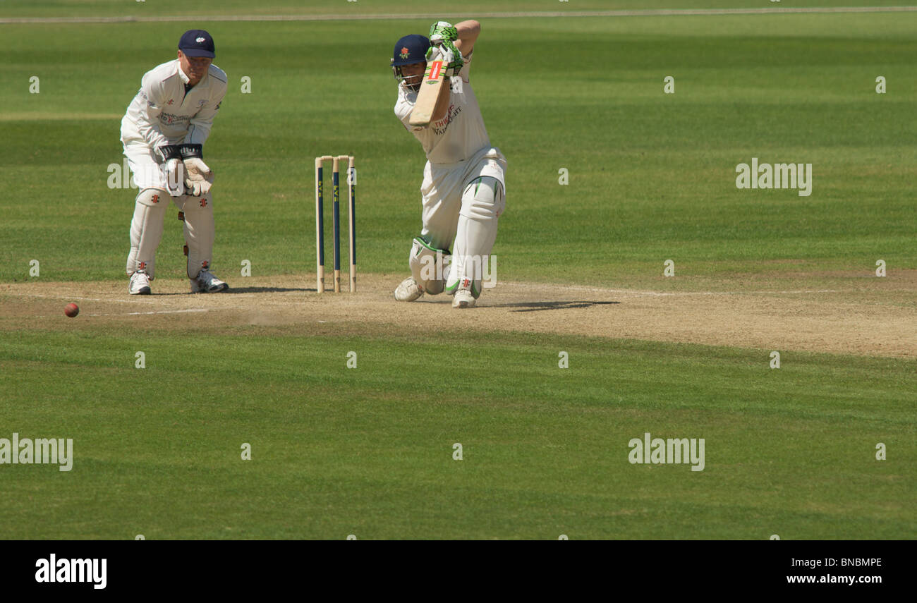 Wicket keeper gloves hires stock photography and images Alamy