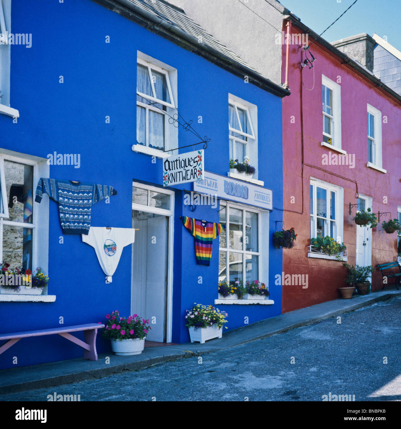 PAINTED HOUSES EYERIES BEARA PENINSULA COUNTY CORK IRELAND Stock Photo