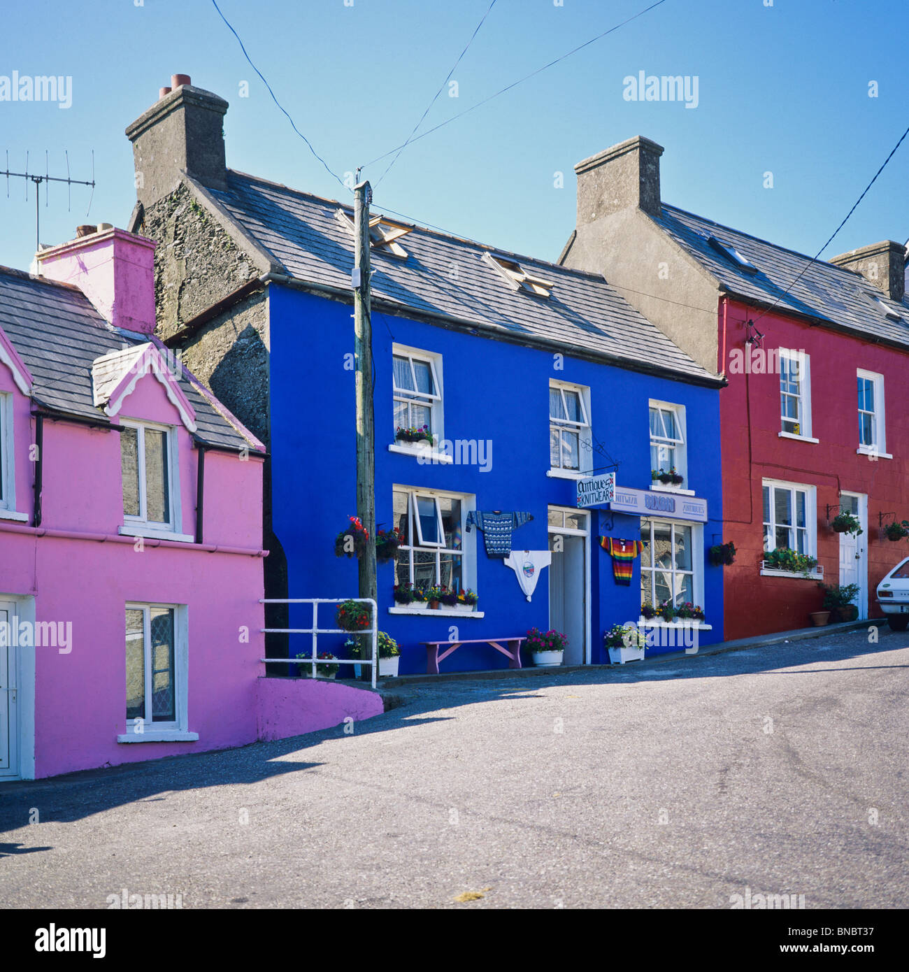 PAINTED HOUSES EYERIES BEARA PENINSULA COUNTY CORK IRELAND Stock Photo