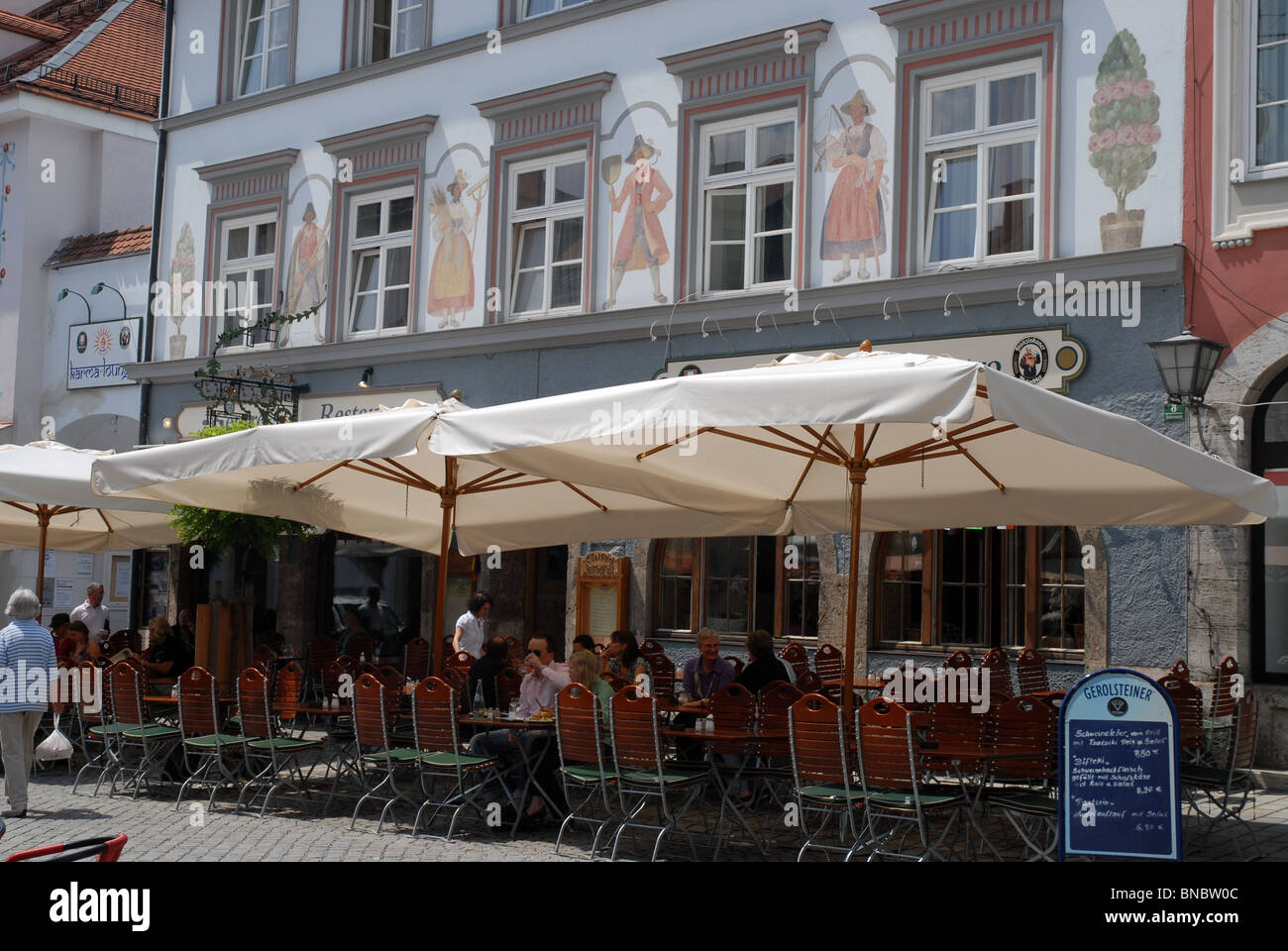 street cafe, Murnau am Staffelsee, Garmisch-Partenkirchen, Oberbayern, Bavaria, Germany Stock Photo