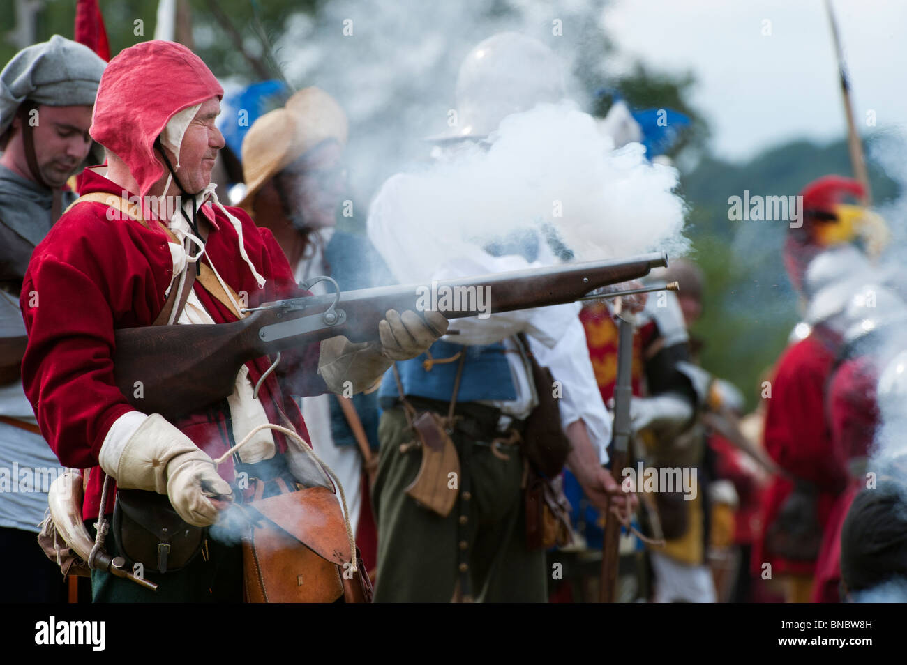 Medieval gunner  on the battlefield at the Tewkesbury medieval festival 2010. Tewkesbury, Gloucestershire, England Stock Photo