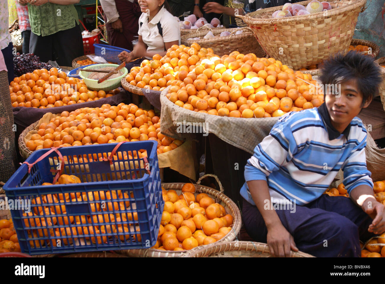 Myanmar, Pakokku, inhabitants on the banks of the Chindwin river Stock Photo