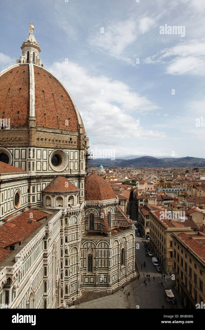 The dome of famous Basilica di Santa Maria del Fiore (Duomo) in ...