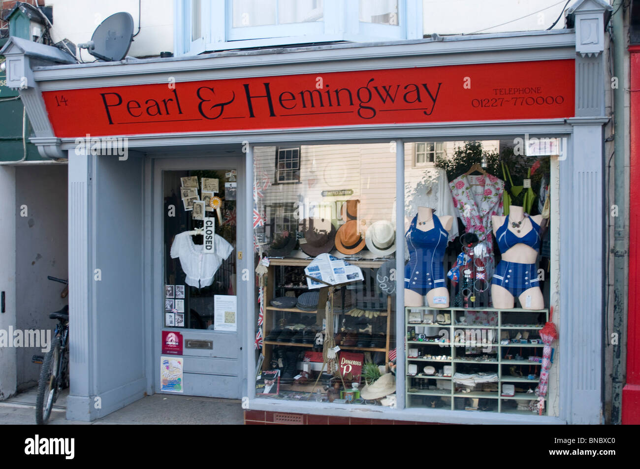 Pearl Shops High Resolution Stock Photography and Images Alamy