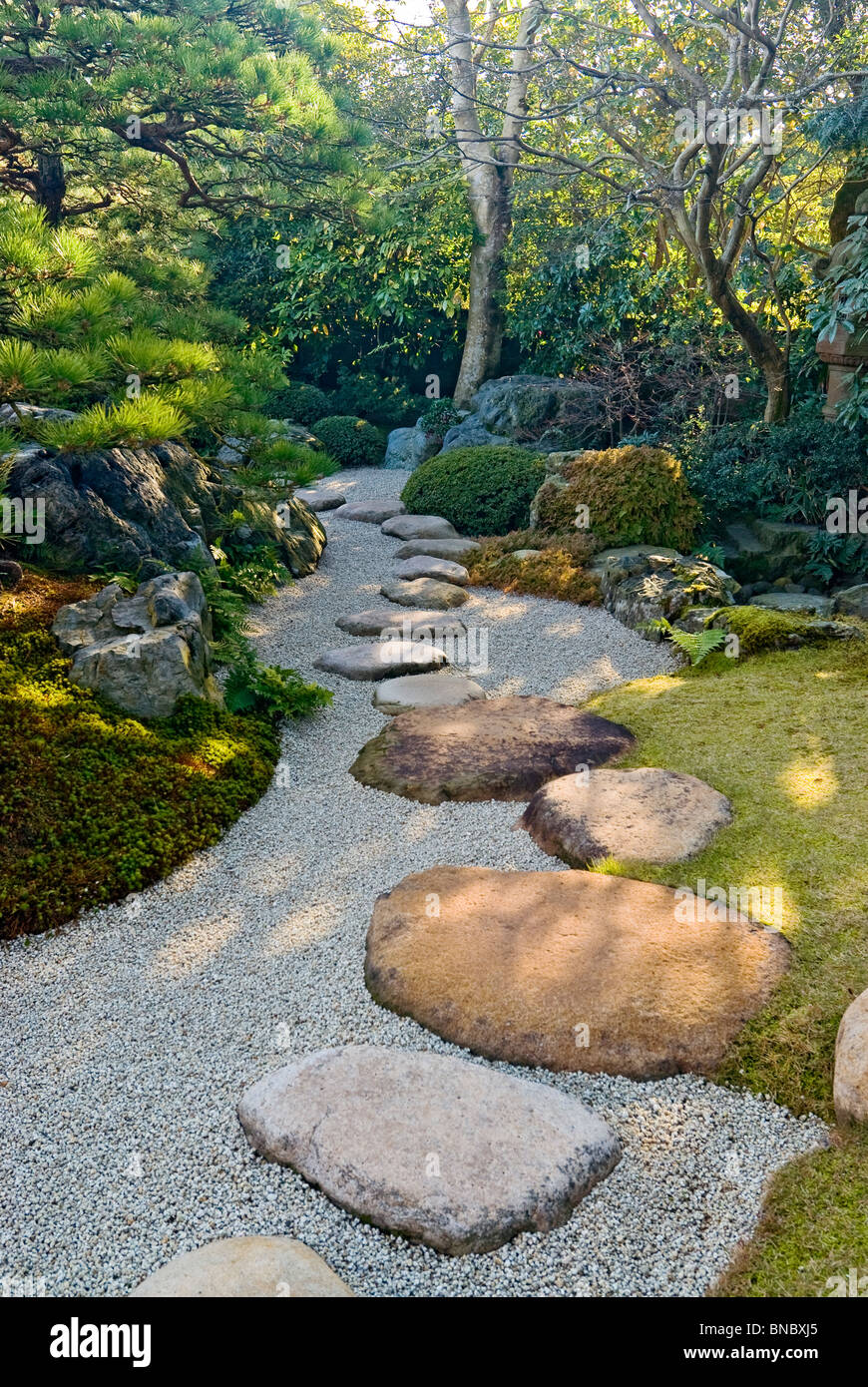 Stepping Stones Pathway Japanese Garden Stock Photo - Alamy