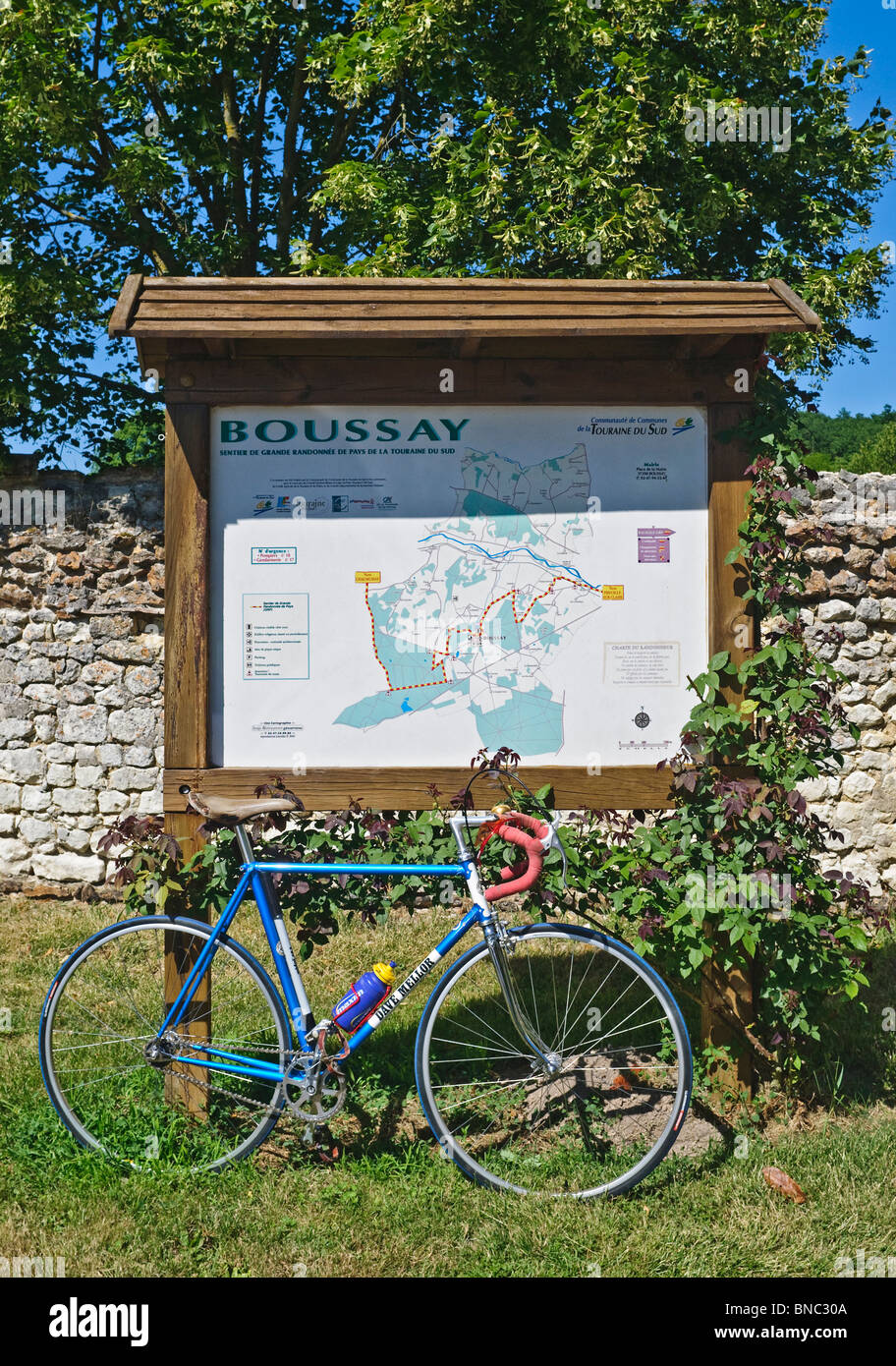 Tourist information sign with map hi-res stock photography and images ...
