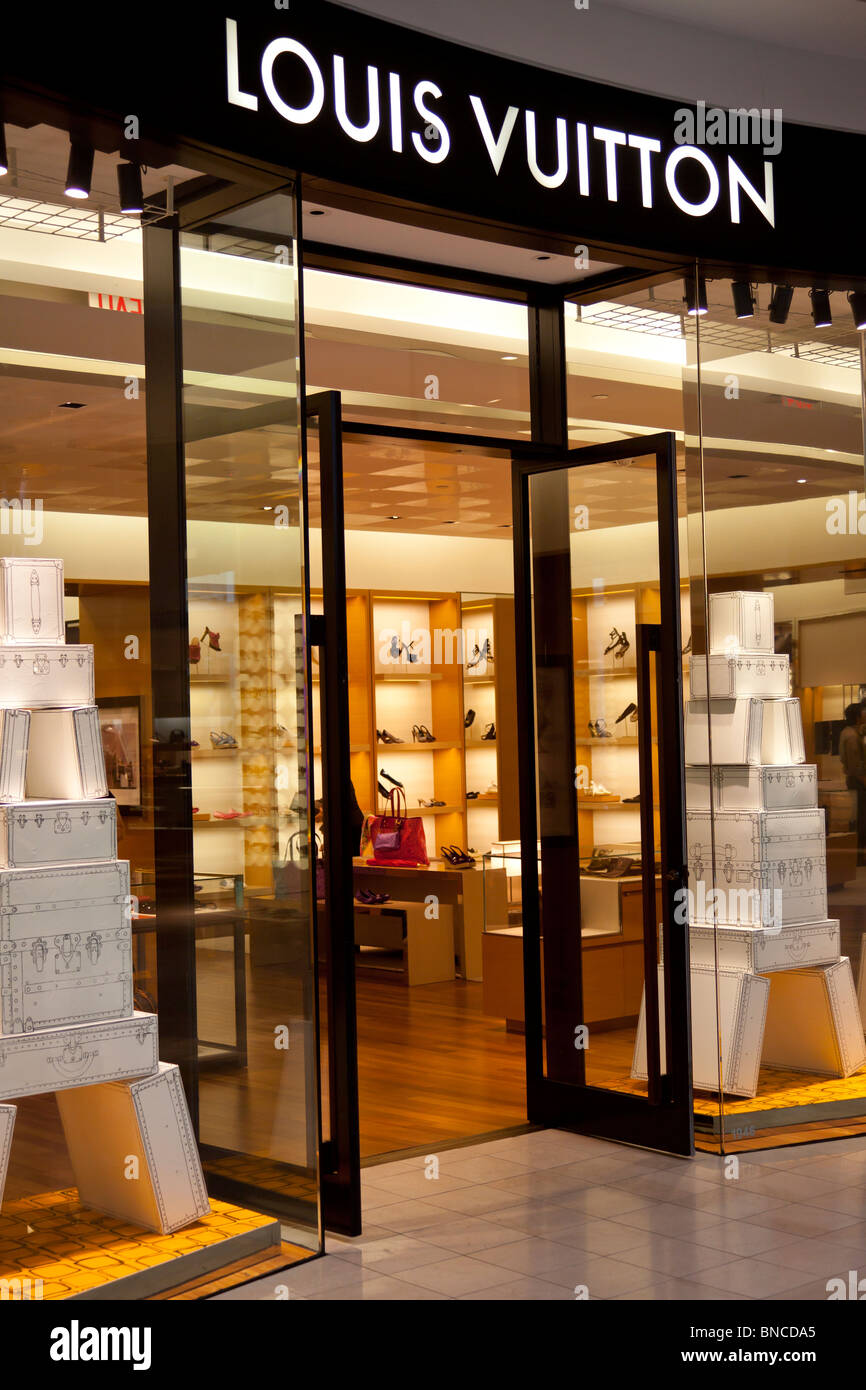 KUALA LUMPUR, MALAYSIA - MAY 09, 2016: inside of Louis Vuitton store. Louis  Vuitton Malletier, commonly referred to as Louis Vuitton, or shortened to  Stock Photo - Alamy