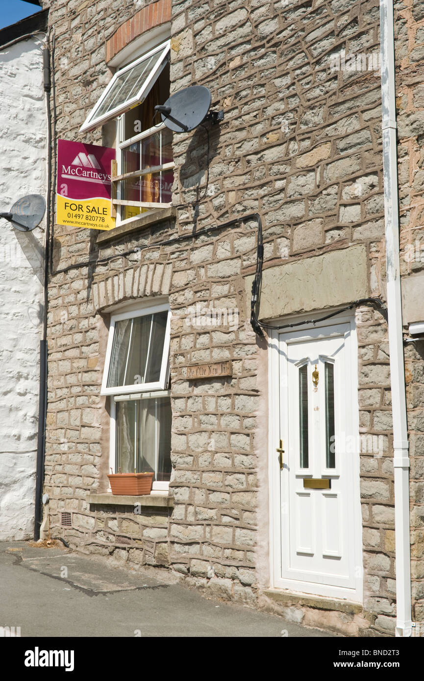 Property sale signs terrace hires stock photography and images Alamy